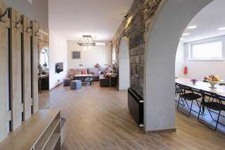 Хостелы Highland Hostel Ереван Кровать в общем 8-местном номере для мужчин и женщин-16