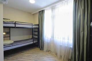 Хостелы Highland Hostel Ереван Кровать в общем 8-местном номере для мужчин и женщин-30